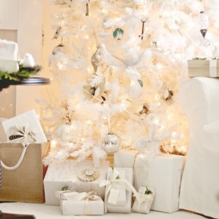 whitechristmastreepresents