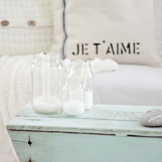 jet-2527aimepillowoncouchcraftberrybush