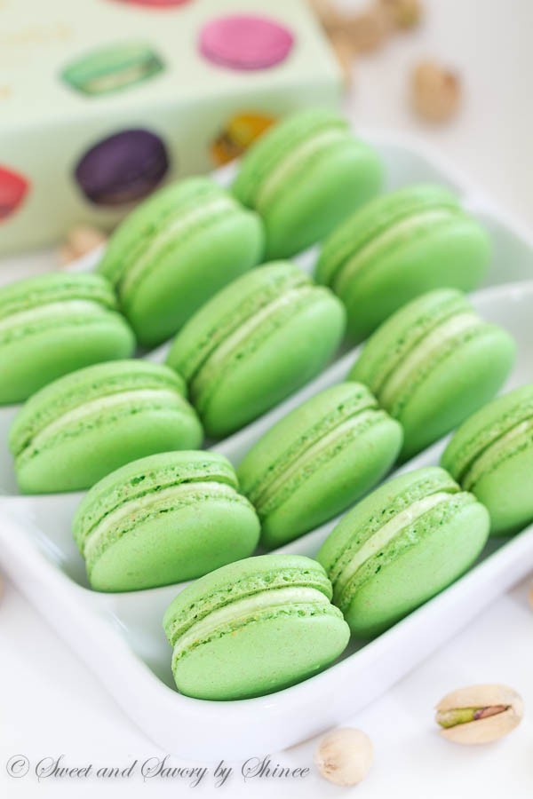 Pistachio-Macarons-1-600x900