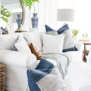 Blueandwhitelivingroom-4