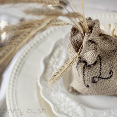 Mini Burlap Sack – A (simple) Place Setting Idea