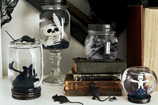 Halloween ‘snow’ globe from mason jars DIY