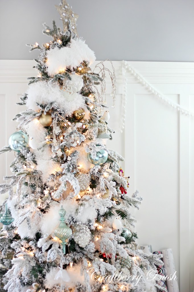 The flocked tree – secret garland revealed