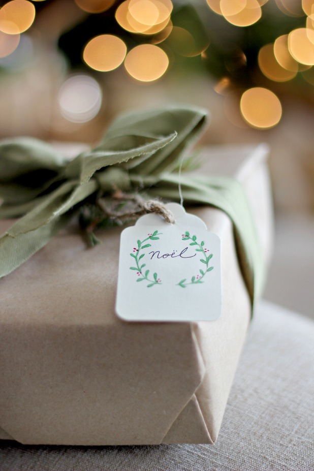 Watercolor Christmas Gift Tag DIY and Free Printables