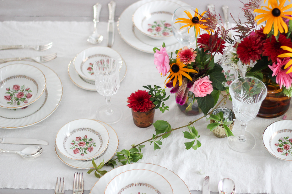 Late Summer Vintage Tablescape #thriftshopday