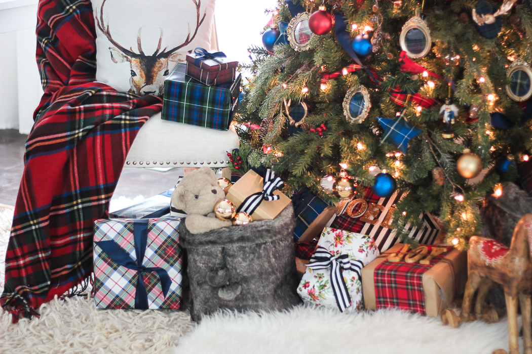 Preppy & Plaid Christmas Tree: Traditional Festive Decor