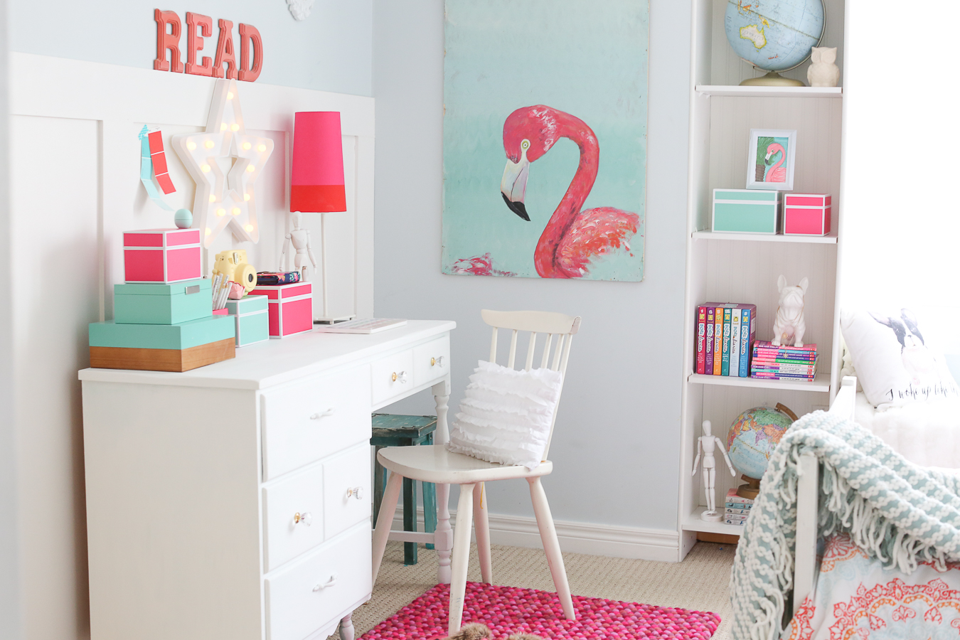 girlsroomorganizeddesk-11