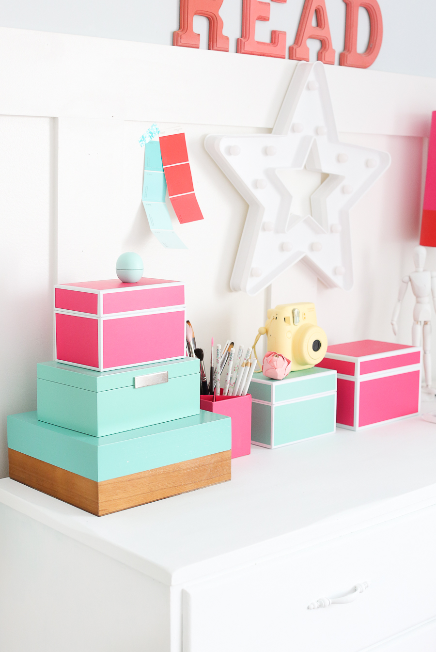 girlsroomorganizeddesk-2