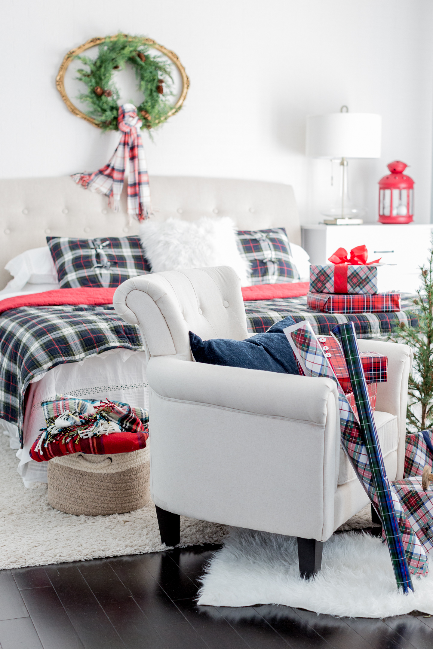 Minimalist Christmas Bedrooms for Living room