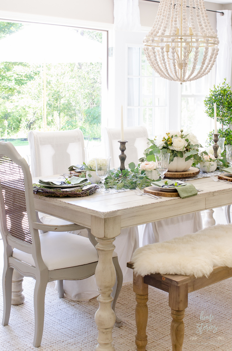 elegant-black-and-white-farmhouse-table-for-fall-12