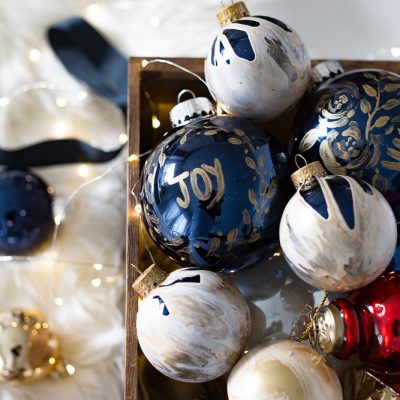 Liquid Pour Ornaments – Marble effect