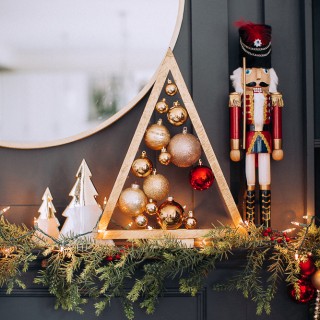 christmasmanteldecorcraftberrybush-3