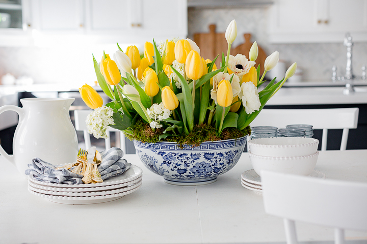 How to arrange tulips in a shallow bowl