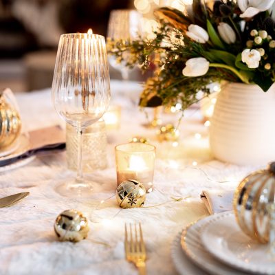 White and Gold Christmas Tablescape