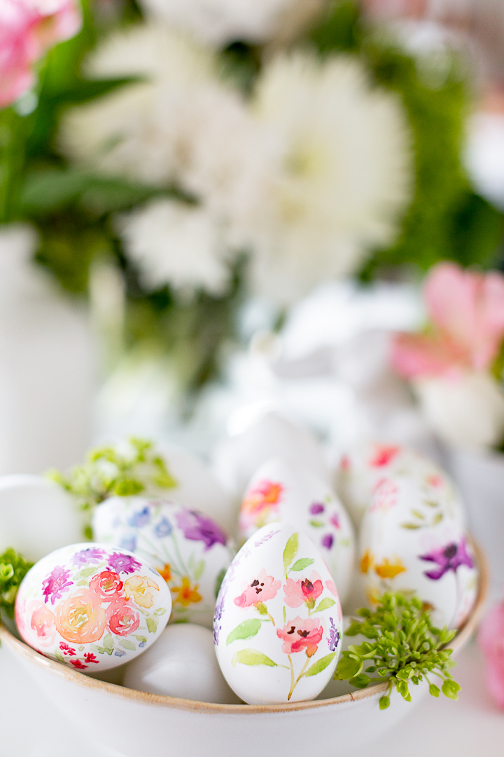 Real hand-embellished Easter egg Orangerote flowers