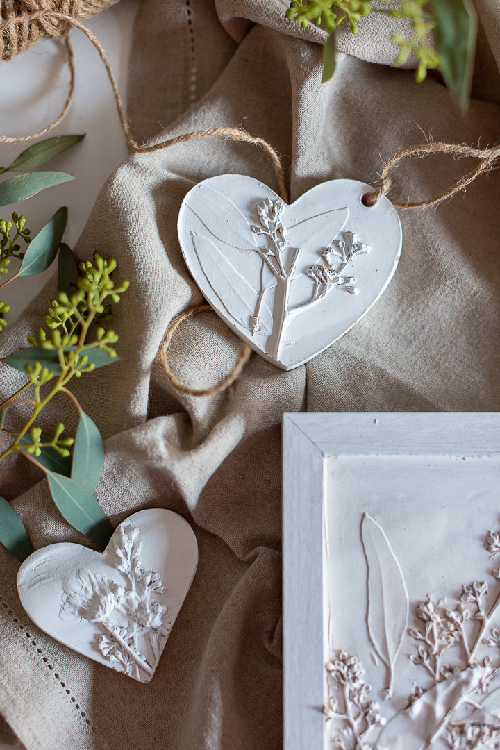 How to make botanical plaster cast tiles with flowers