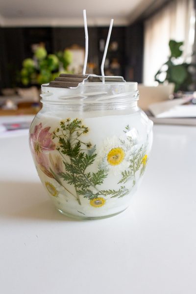 How to Make a Dried Flower Spring Candle